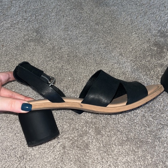 Lucky Brand Women’s Pemal Black Leather Heeled Sandal - Picture 4 of 7